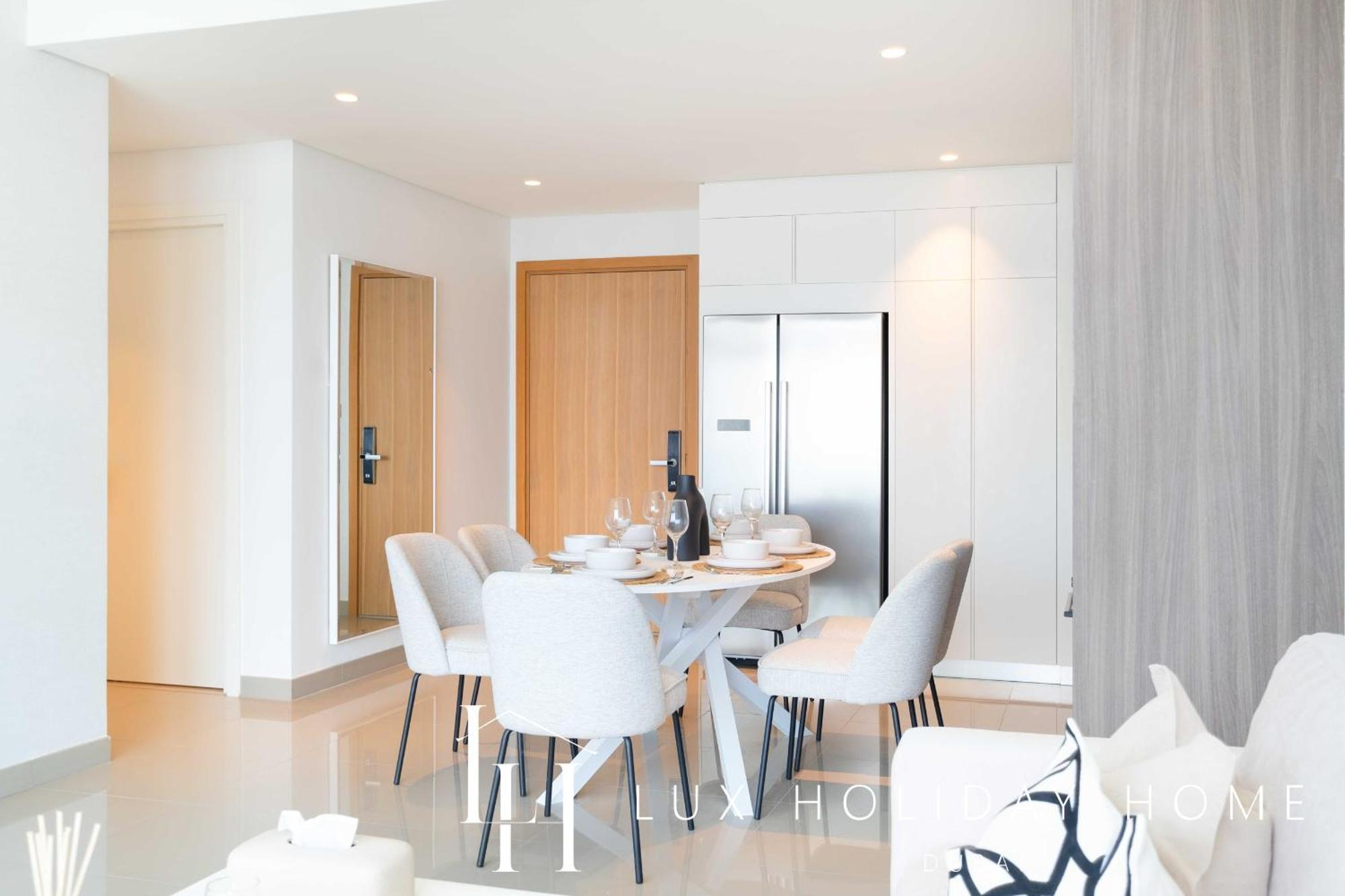 Lux The Beachfront Island View Apartment
